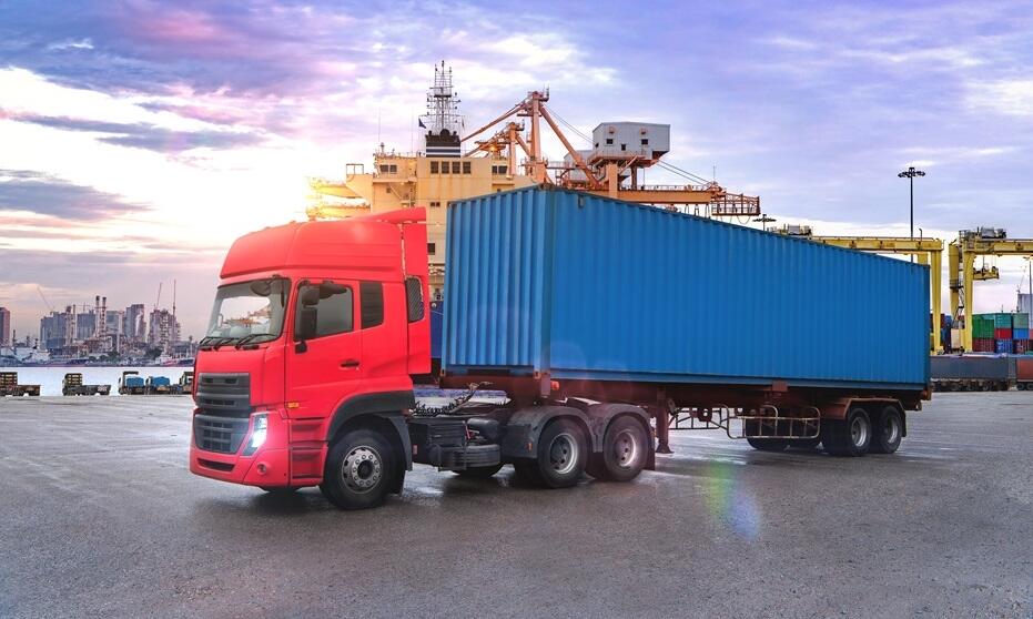 Transport kontenerów HDS – wygodne i ekologiczne rozwiązanie dla przemysłu