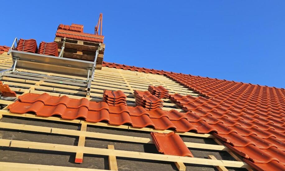 Różnice między dachówkami a blachodachówkami