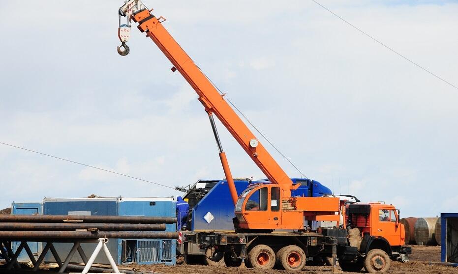 O czym warto pamiętać przy wynajmowaniu dźwigu? 