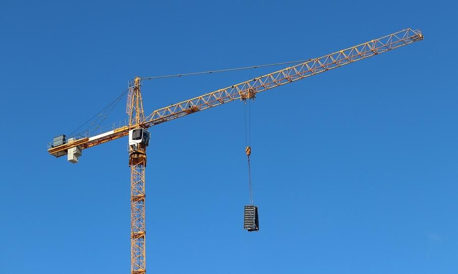 Czym różni się dźwig od żurawia?