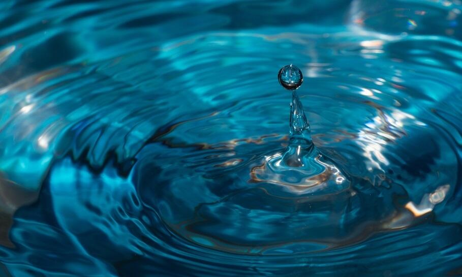 Czym jest wytłumianie wpływu szkodliwego promieniowania cieków wodnych?