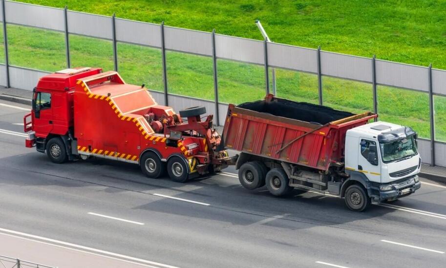 W jaki sposób można holować TIRy zgodnie z prawem?