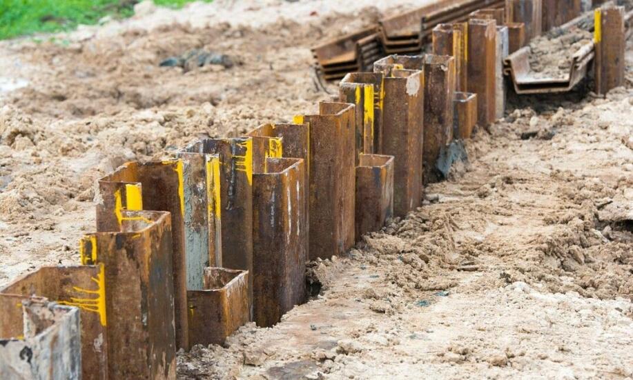 Kiedy przy budowach jest potrzebna ścianka szczelna z grodzic stalowych?