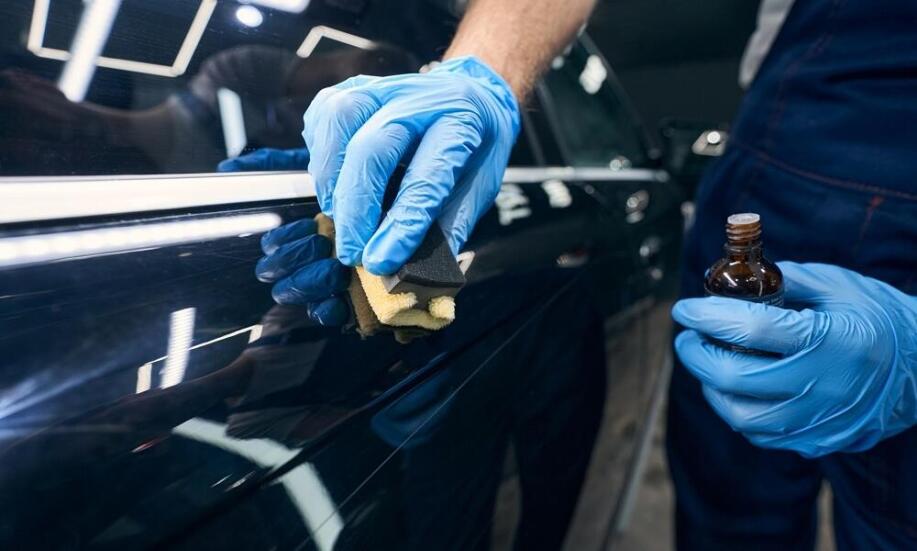 Jak dbać o samochód, by uniknąć zarysowań lakieru?
