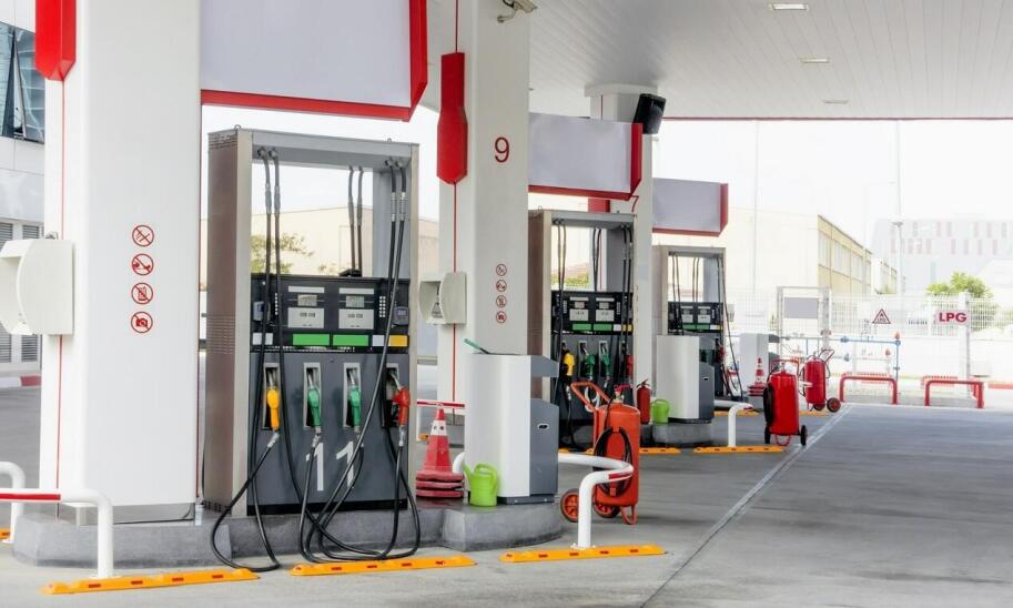 Czy przy dystrybutorach paliw można płacić kartą?