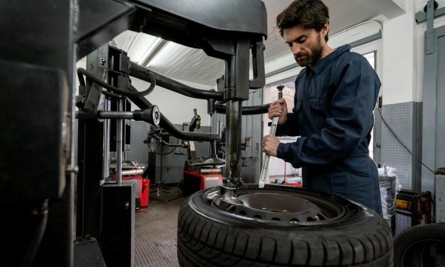 W co wyposażony jest zakład wulkanizacji?