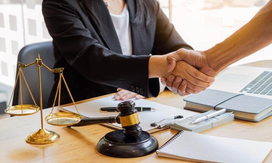 Jak zadbać o odpowiednią obsługę prawną przy prowadzeniu spółki?