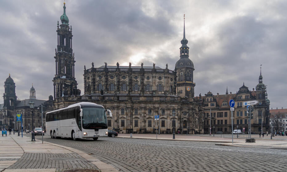 Jakie są korzyści z wynajmu autokaru z kierowcą?