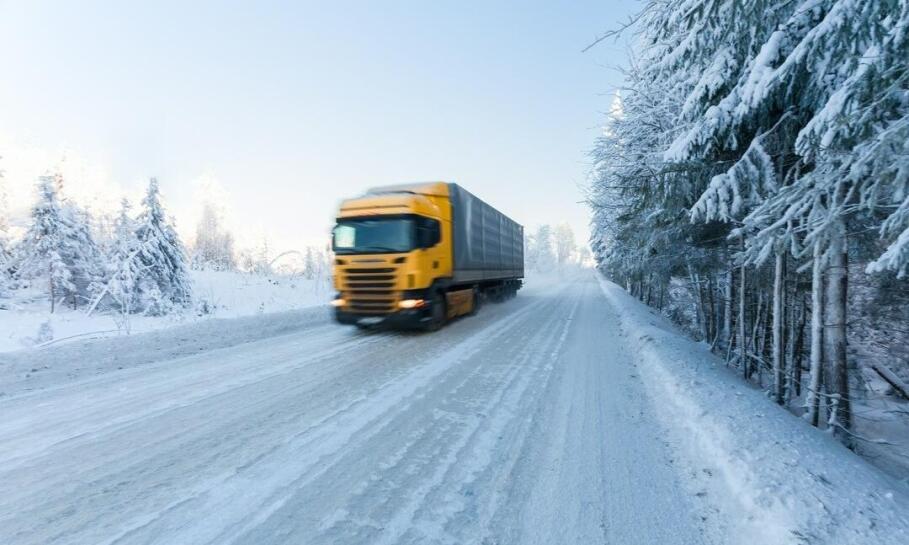 Co zrobić, gdy TIR utknie w błocie lub na śniegu?