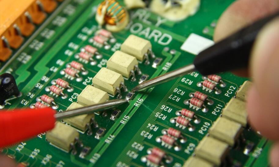Jak skutecznie pozbyć się pozostałości topnika z układów elektronicznych? Jak skutecznie pozbyć się pozostałości topnika z układów elektronicznych?