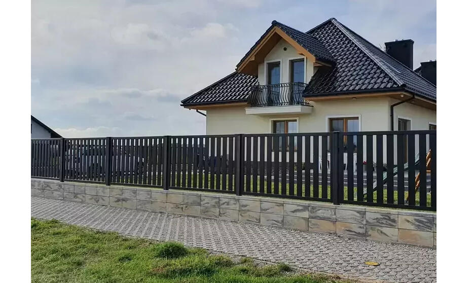 Bramy palisadowe – elegancja i bezpieczeństwo dla każdej posesji