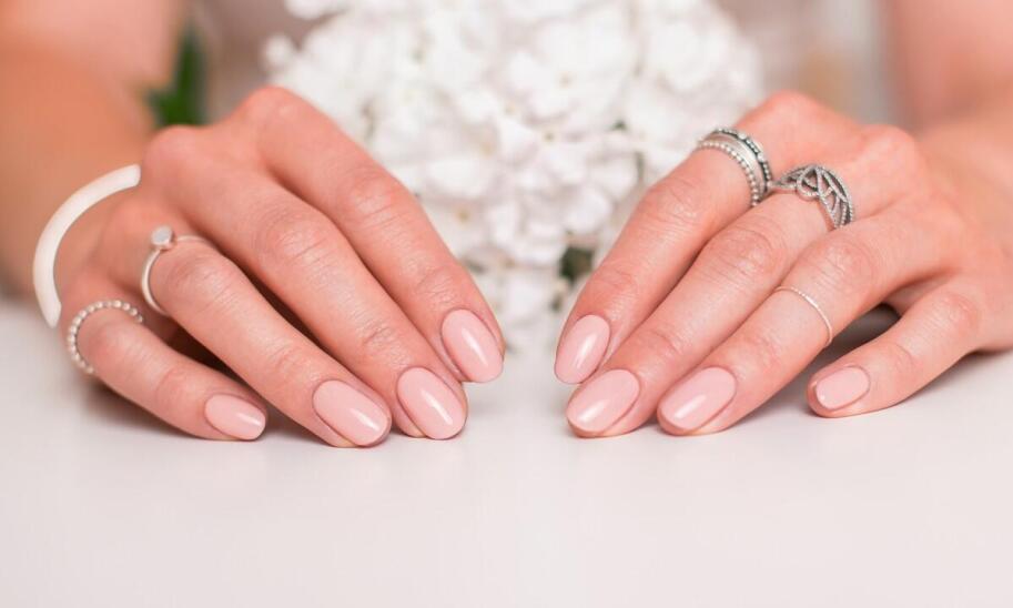Jak często powtarzać manicure hybrydowy? Zalecenia kosmetyczki z salonu na Mokotowie Jak często powtarzać manicure hybrydowy? Zalecenia kosmetyczki z salonu na Mokotowie