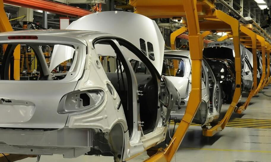 Certyfikaty i normy jakościowe stosowane w produkcji części karoseryjnych