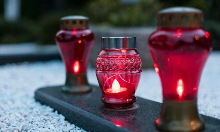 Współpraca B2B z producentem zdjęć na nagrobki - korzyści dla firm pogrzebowych