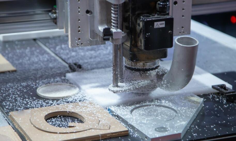 Obróbka CNC: wycinanie, frezowanie, grawerowanie, toczenie i powlekanie wałków