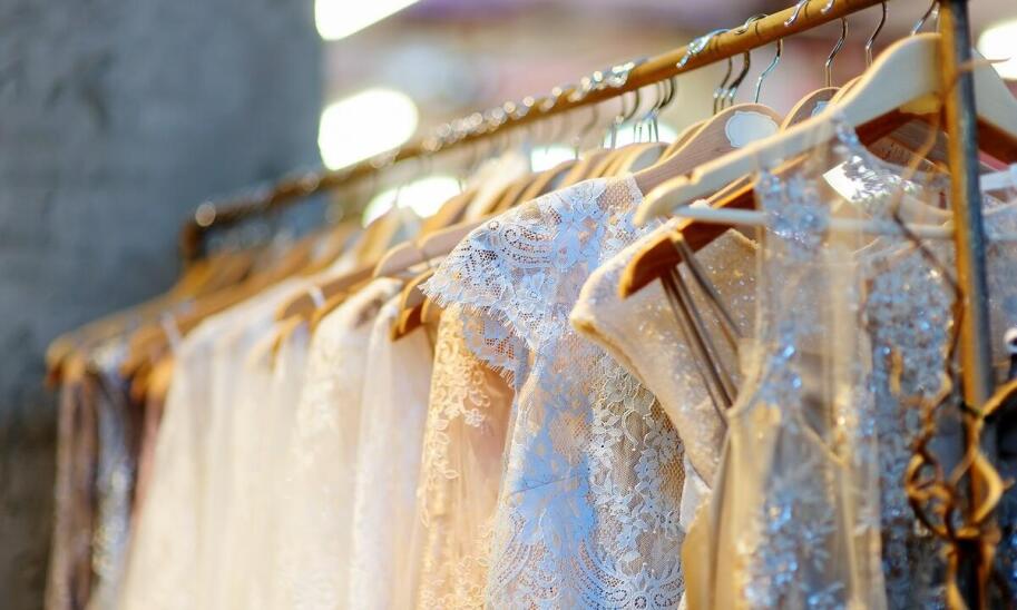 Koronkowe suknie ślubne - elegancja i romantyzm w jednym