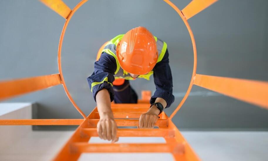 Jakie są zalety drabin aluminiowych wysuwanych?