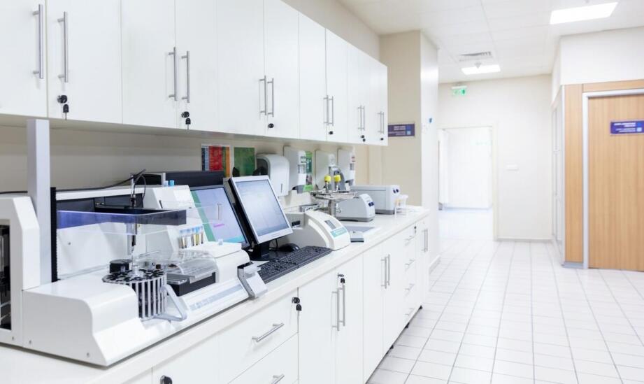 Odporność na chemikalia: krzesła i taborety idealne dla laboratoriów Odporność na chemikalia: krzesła i taborety idealne dla laboratoriów