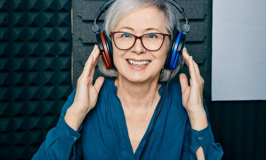 Materiały szkoleniowe z lektorem - dlaczego warto inwestować w profesjonalne usługi?