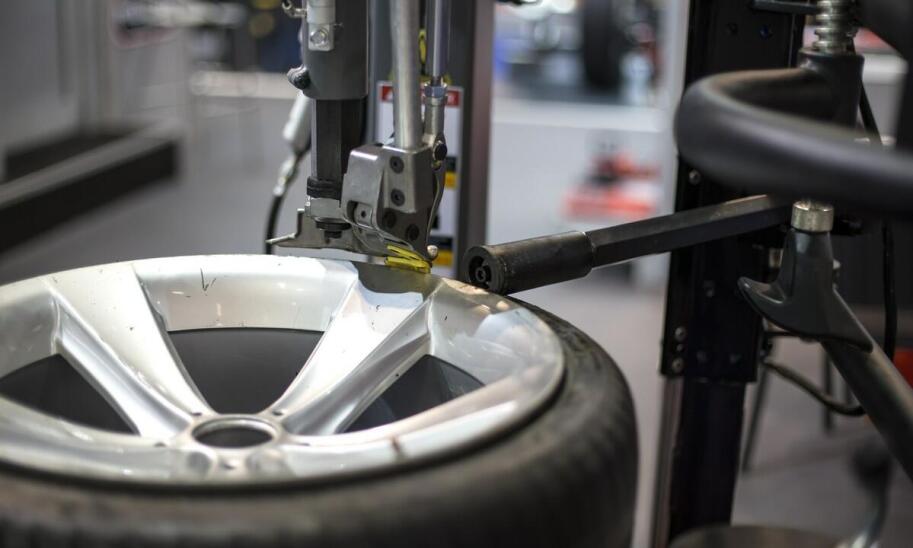 Wymiana felg - jakie są zalety i wady różnych materiałów?