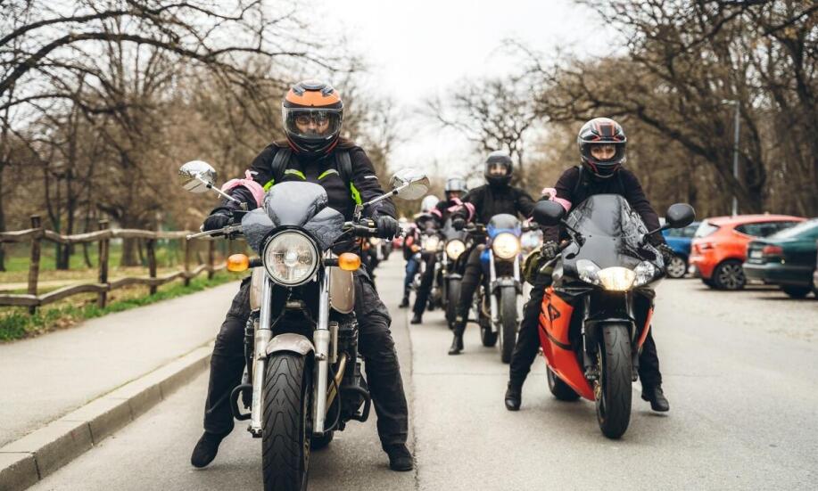 Wybór kasku motocyklowego: na co zwrócić uwagę?