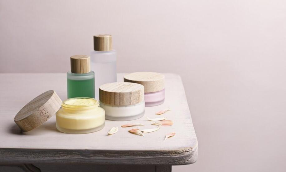 Regeneracja dłoni i stóp - jakie produkty warto stosować?