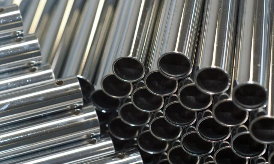 Rury uniwersalne: jak wpływają na wydajność układu wydechowego?