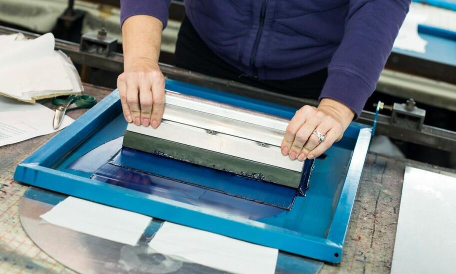 Zastosowanie druku na metalu w produkcji gadżetów reklamowych