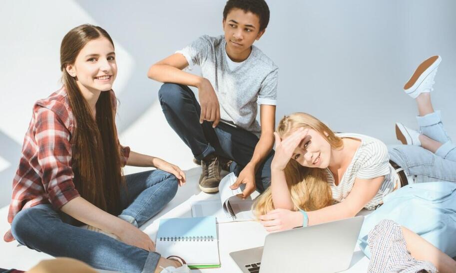 Obozy językowe dla młodzieży - nauka angielskiego, niemieckiego czy hiszpańskiego w praktyce