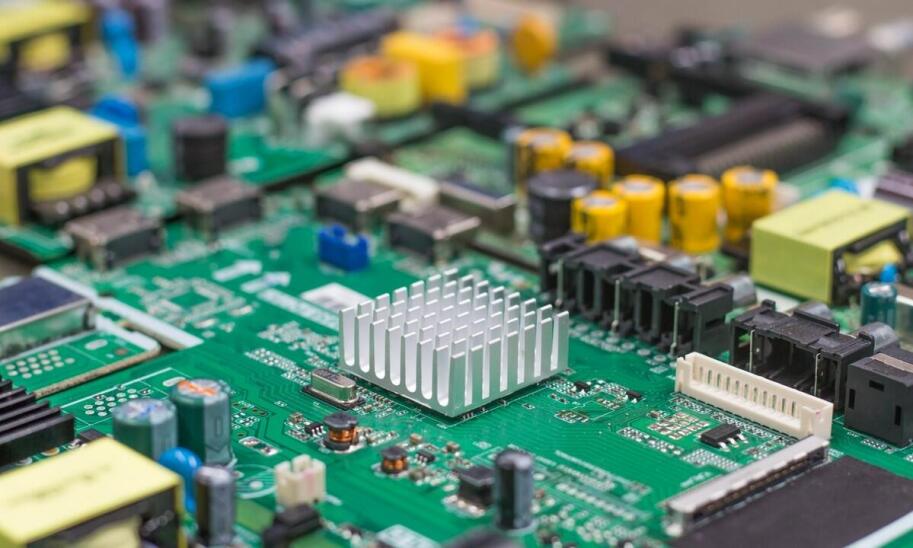 Jakie są najczęstsze problemy związane z systemami elektronicznymi w pojazdach i jak je rozwiązać?