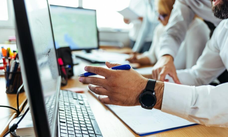 Jak wybrać odpowiednie oprogramowanie do symulacji procesów dla Twojej firmy?