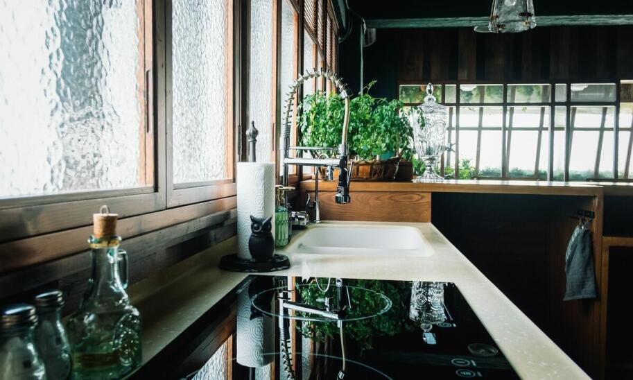 Wybór blatu kuchennego - materiały, wzory i praktyczne rozwiązania