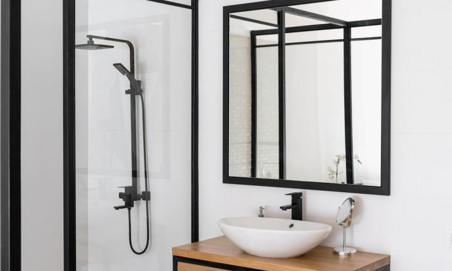 Kabiny na wymiar / Walk-in - komfort i funkcjonalność w łazience Kabiny na wymiar / Walk-in - komfort i funkcjonalność w łazience