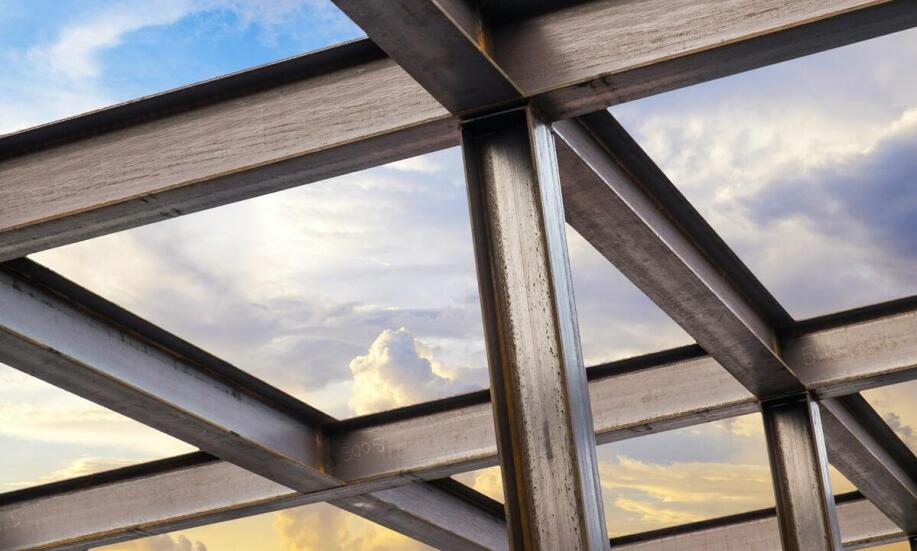 Charakterystyka, zastosowania i właściwości konstrukcji stalowych