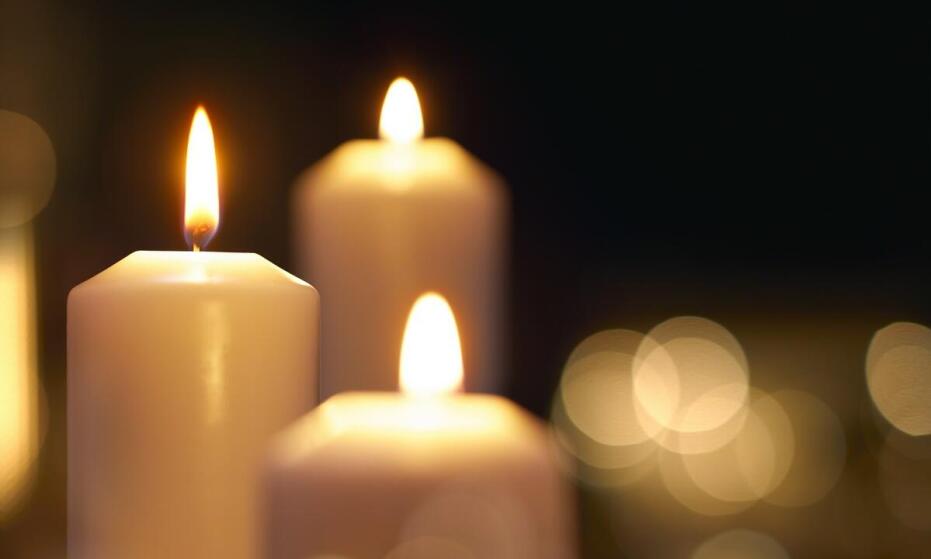 Znicze z dedykacją – personalizowany sposób na uczczenie bliskiej osoby