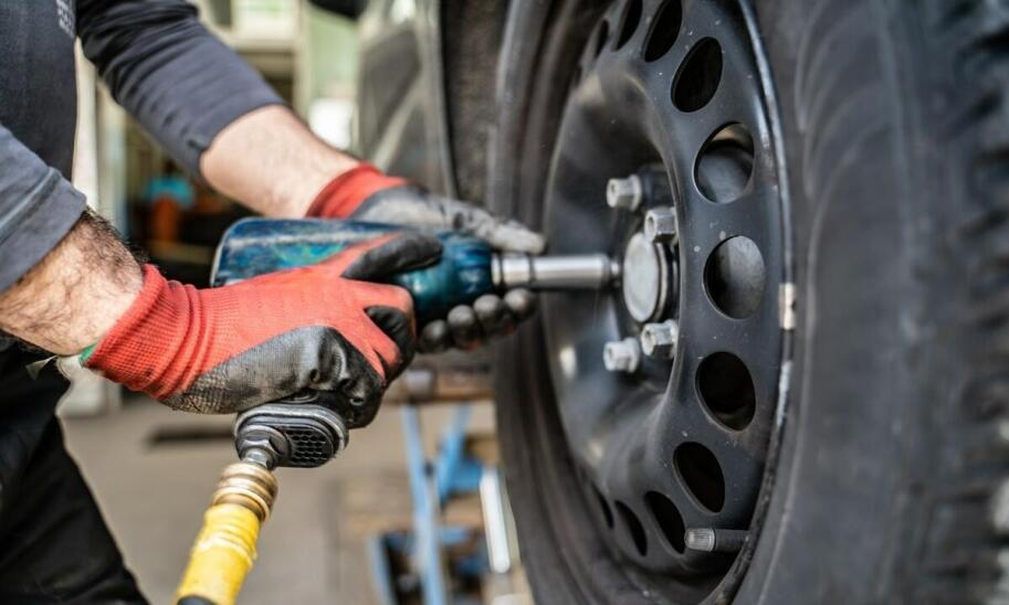 Jak mobilna wulkanizacja Wrocław zapewnia szybką pomoc na trasie?