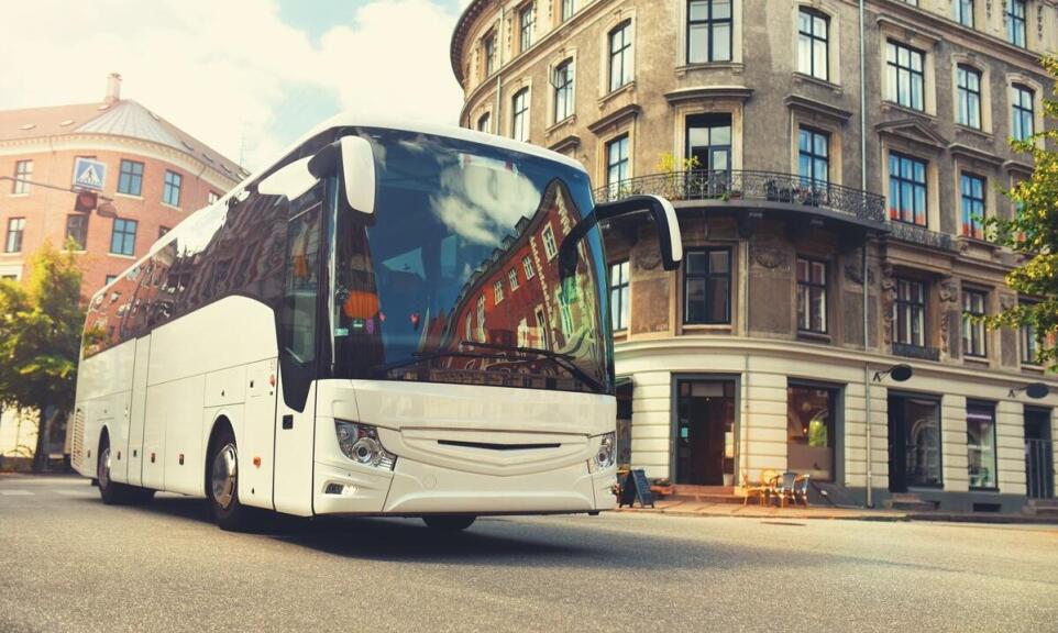 Dlaczego warto wybrać nowe busy osobowe do wynajęcia?