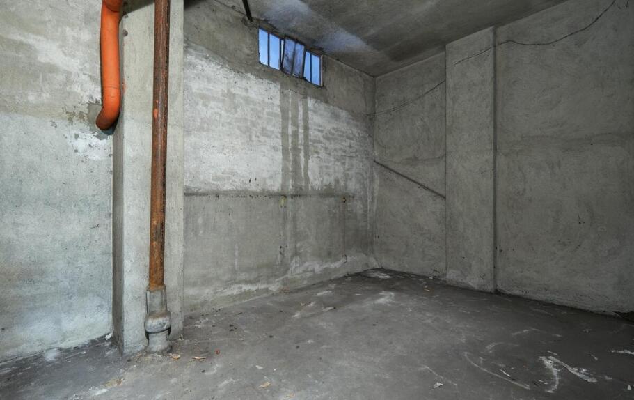 Przydomowy schron przeciwatomowy: jak zaplanować przestrzeń na zapasy?