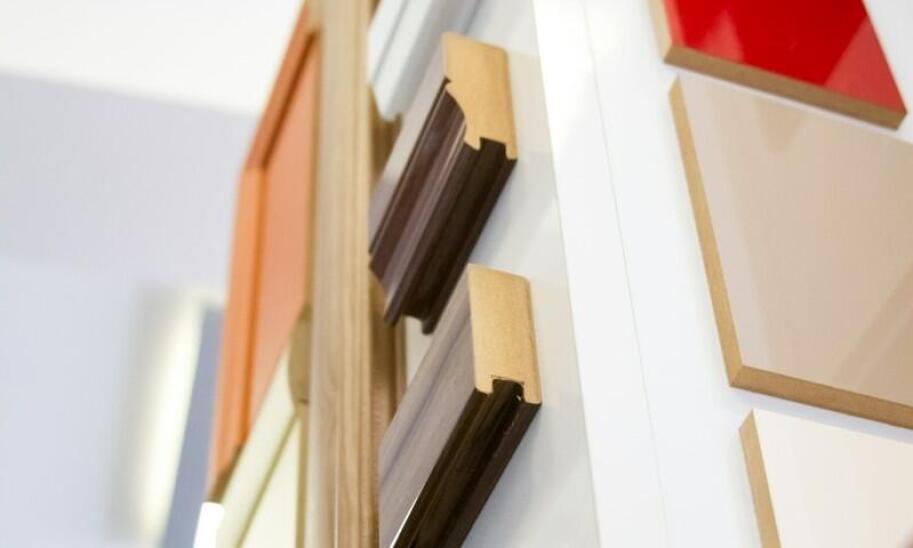 Wybór ramek do zdjęć - jak dopasować kolor i materiał do stylu wnętrza?
