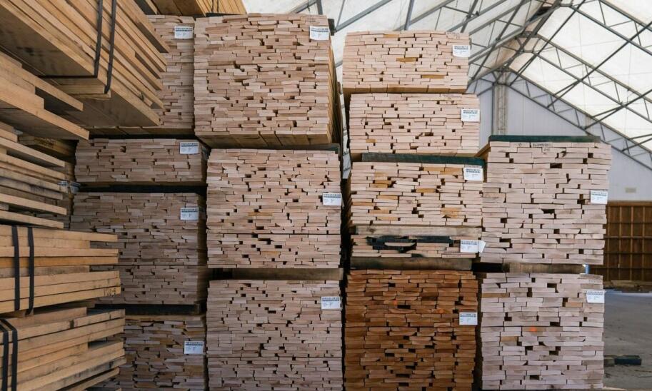 Produkcja drążków drewnianych - proces i zastosowanie w przemyśle meblarskim