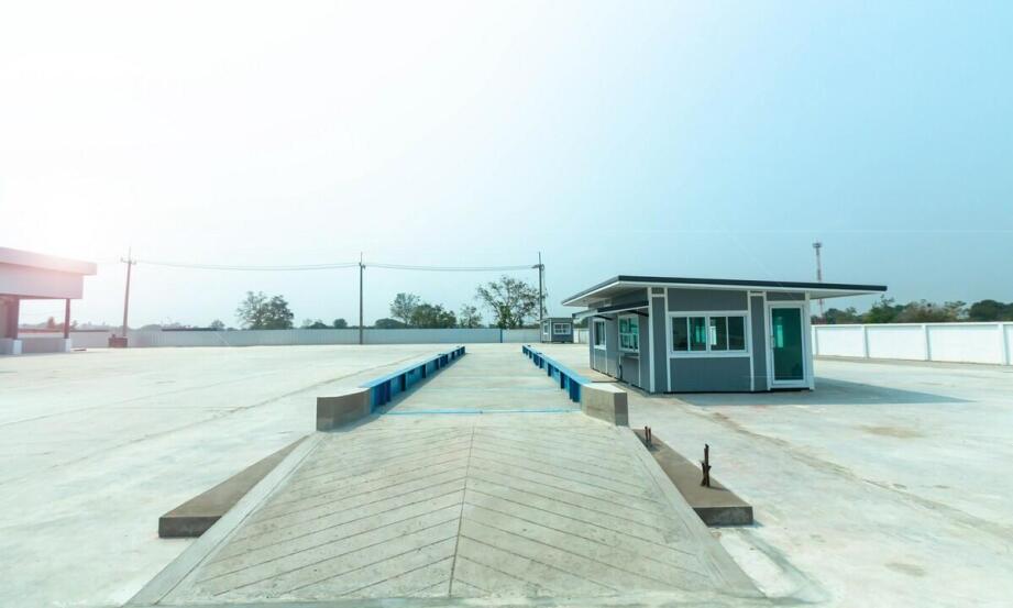 Jakie są zalety korzystania z ogrodzonego parkingu dla posiadaczy amerykańskich awionetek?