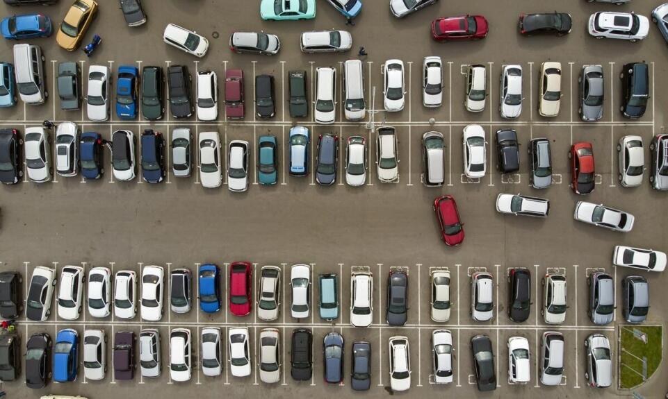 Dlaczego warto wybrać parking w pobliżu lotniska dla podróżujących? Dlaczego warto wybrać parking w pobliżu lotniska dla podróżujących?