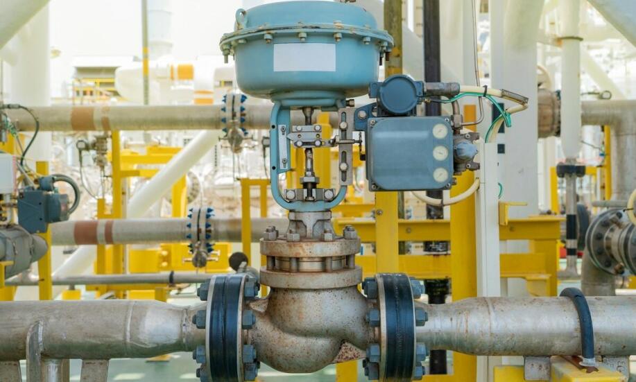 Jakie czynniki wpływają na wybór zaworu bezpieczeństwa dla konkretnej aplikacji?