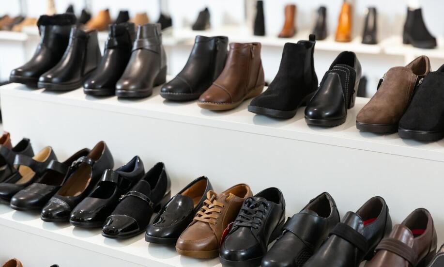 Jakie modele obuwia damskiego są must-have w szafie każdej kobiety? Sprawdź naszą ofertę!