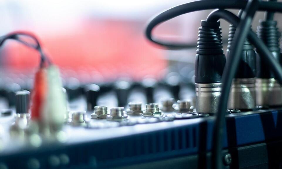 Wymiana uszkodzonych urządzeń: Kiedy zdecydować się na nowy sprzęt car audio? Wymiana uszkodzonych urządzeń: Kiedy zdecydować się na nowy sprzęt car audio?