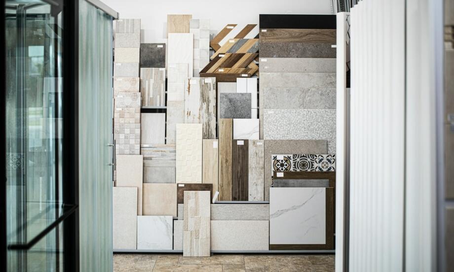 Porównanie cen spieków kwarcowych w różnych formatach i grubościach