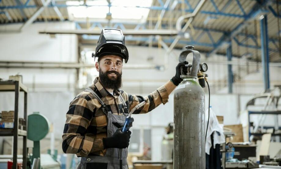 Dlaczego legalizacja butli UDT jest kluczowa dla bezpieczeństwa Twojej firmy?