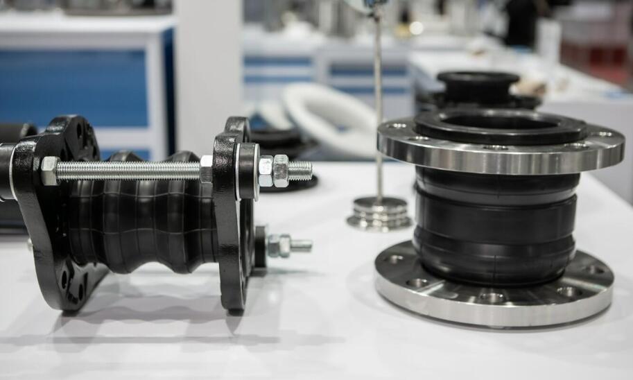 Mieszki gumowe w przemyśle transportowym: jakie mają zastosowanie?