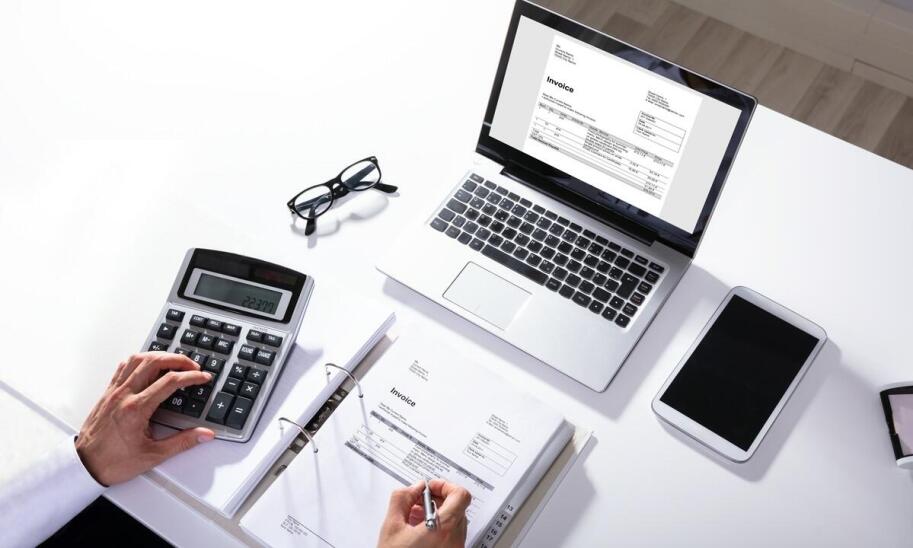 Jak biuro księgowe może ułatwić procesy kadrowo-płacowe?