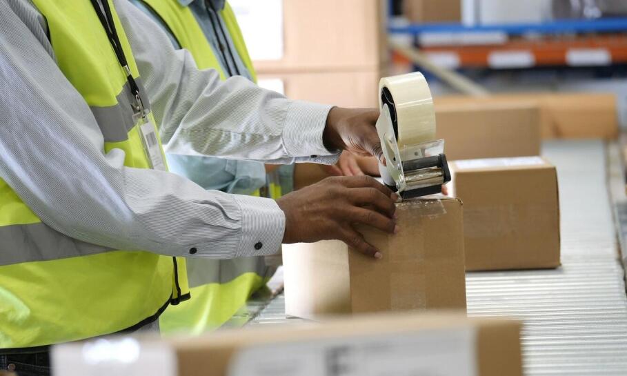 Jakie standardy jakości powinny spełniać usługi konfekcjonowania produktów?